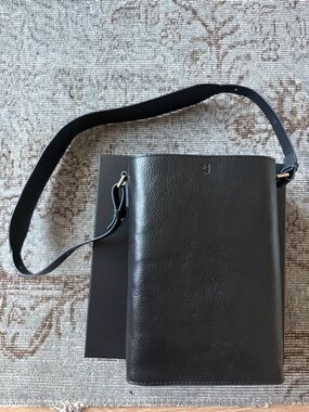 Uniqlo +J collaboration with Jill Anderson black leather bag